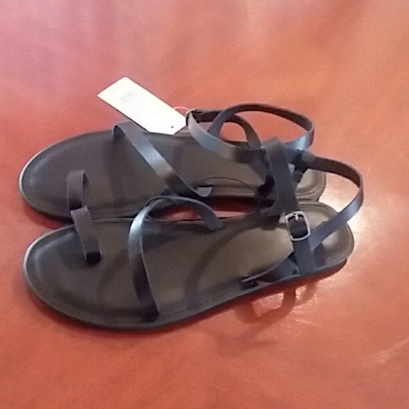 Universal Thread black sandals - Picture 2 of 5